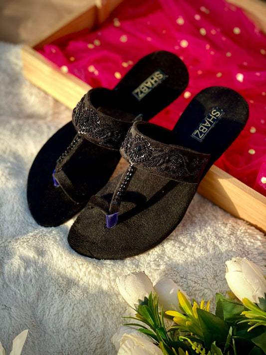 Ulfat (Black on Black) Kolhapuri