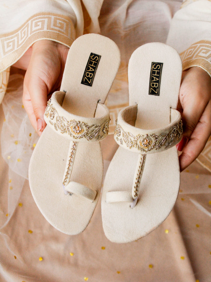 Ulfat (Off-white) Kolhapuri