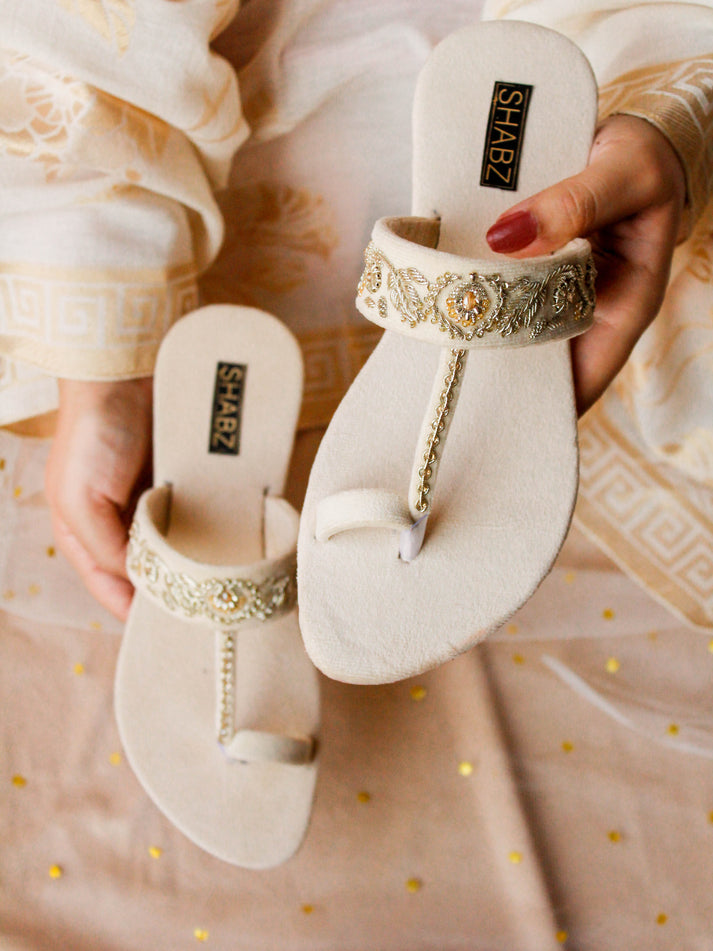 Ulfat (Off-white) Kolhapuri